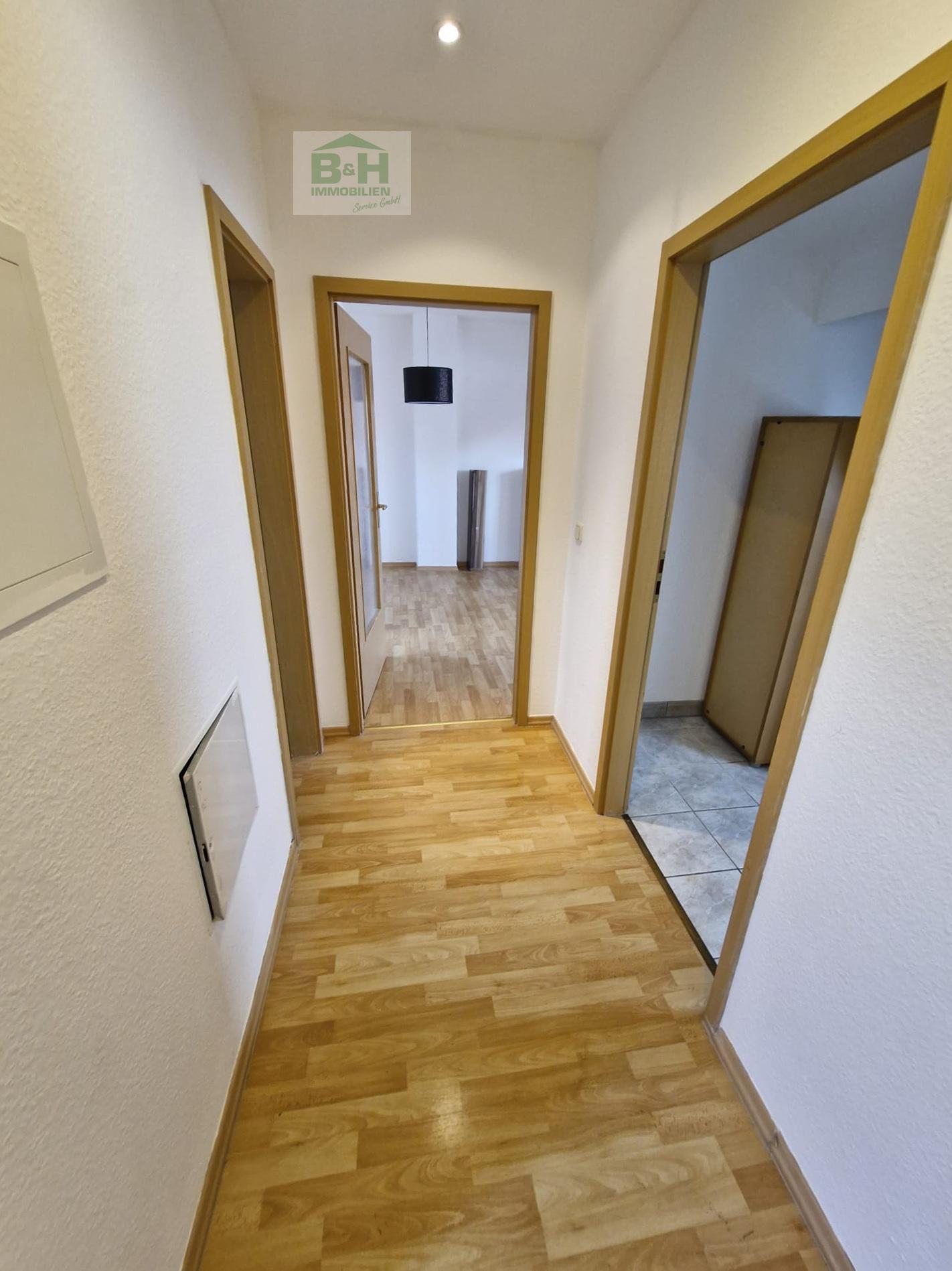 Süsse Dachwohnung 2 Zimmer ca. 45 qm mit Stellplatz im gepflegten 8 Fam.-haus in Dessau Nord — Vorschaubild 8
